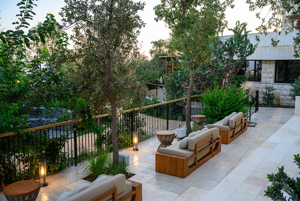 לאונג' תחתון